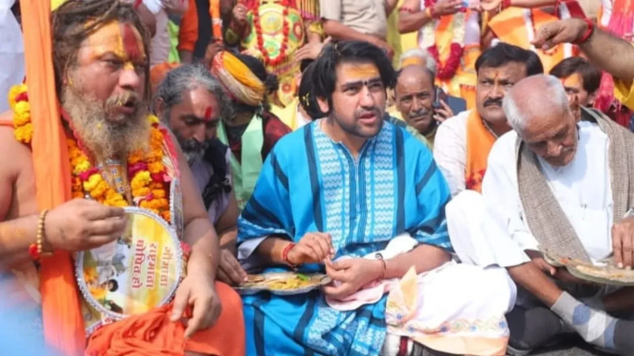 बागेश्वर धाम सरकार की हिंदू एकता पदयात्रा ने मथुरा में किया प्रवेश, सुरक्षा के कड़े इंतजाम