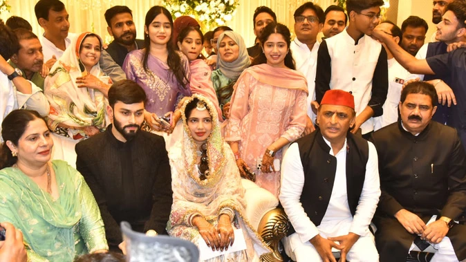 अखिलेश का योगी सरकार पर हमला, बोले - 'कुर्सी हिलते ही भाषा कम्युनल हो जाती है'