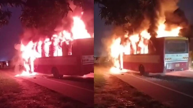 सीतापुर: रोडवेज बस और बाइक में जोरदार टक्कर, दोनों में लगी आग, यातायात बाधित