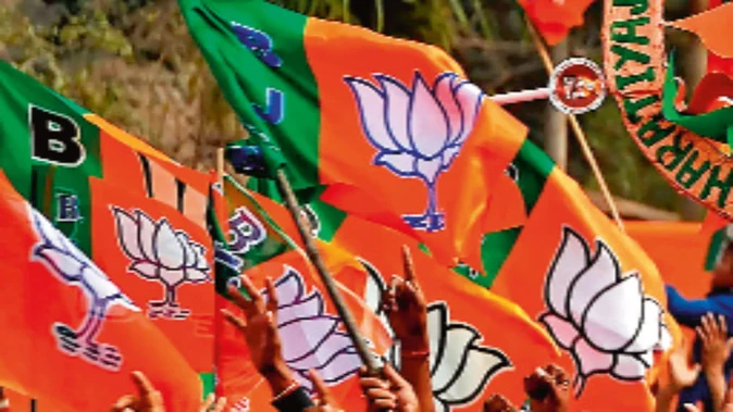 बिहार में जीत, महाराष्ट्र में संकट: भाजपा के छह नेताओं ने छोड़ी पार्टी