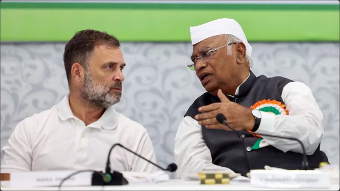 बिहार हार पर कांग्रेस का मंथन तेज, राहुल गांधी-खरगे ने की समीक्षा बैठक