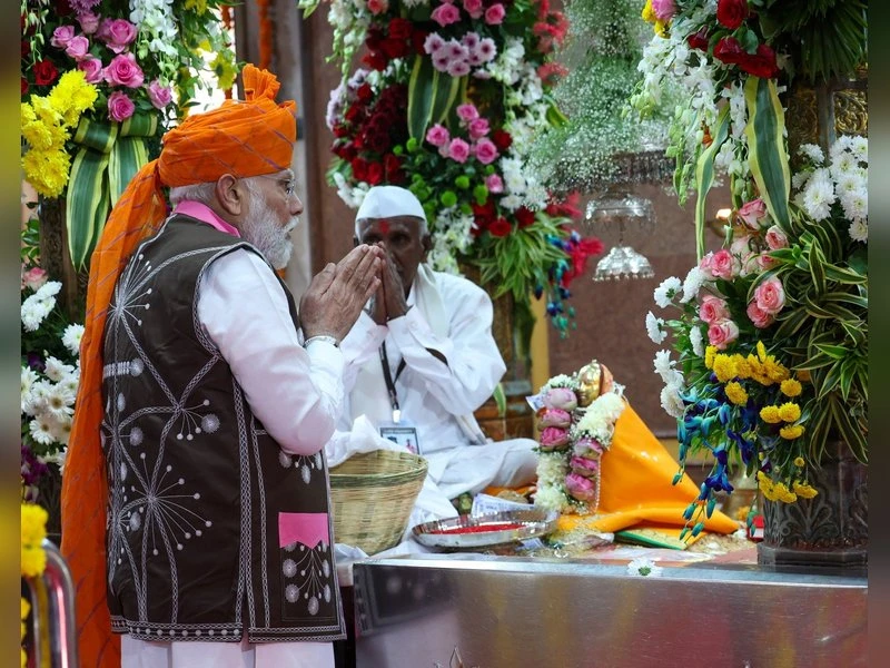 पीएम मोदी ने जनजातीय गौरव दिवस पर देवमोगरा माता मंदिर में लिया आशीर्वाद