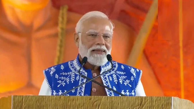 गुजरात: पीएम मोदी ने कांग्रेस पर लगाया आदिवासियों की अनदेखी का आरोप