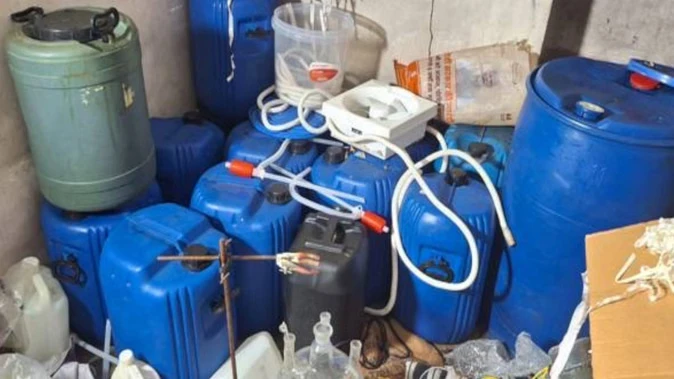 राजस्थान में एनसीबी और पुलिस ने पकड़ी मेफेड्रोन की गुप्त लैब, सैकड़ों किलोग्राम रसायन बरामद