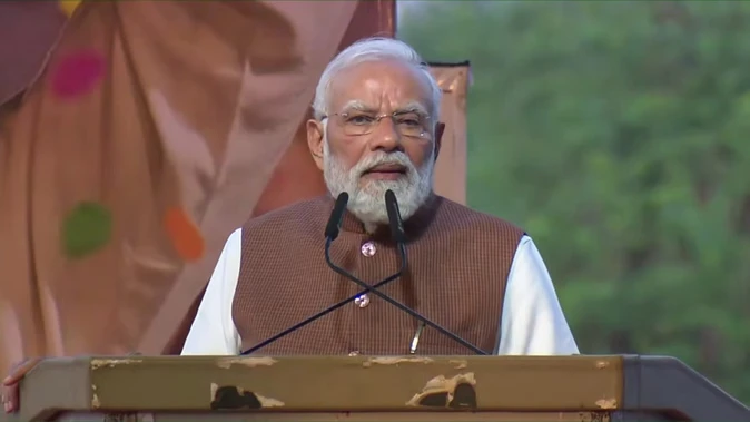 'दुनिया को राजनीति समझाता है बिहार': सूरत में बोले पीएम मोदी