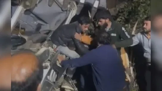 बडगाम में डंपर और सूमो की टक्कर, चार की मौके पर मौत