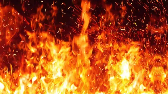 रोहड़ू: तीन मंजिला घर में लगी भीषण आग, दमकल ने काबू पाया