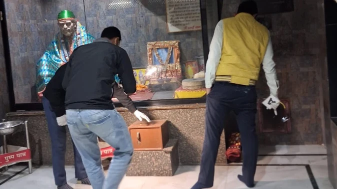 बदायूं में साईं मंदिर के पुजारी की गला दबाकर हत्या, चांदी के दो मुकुट चोरी
