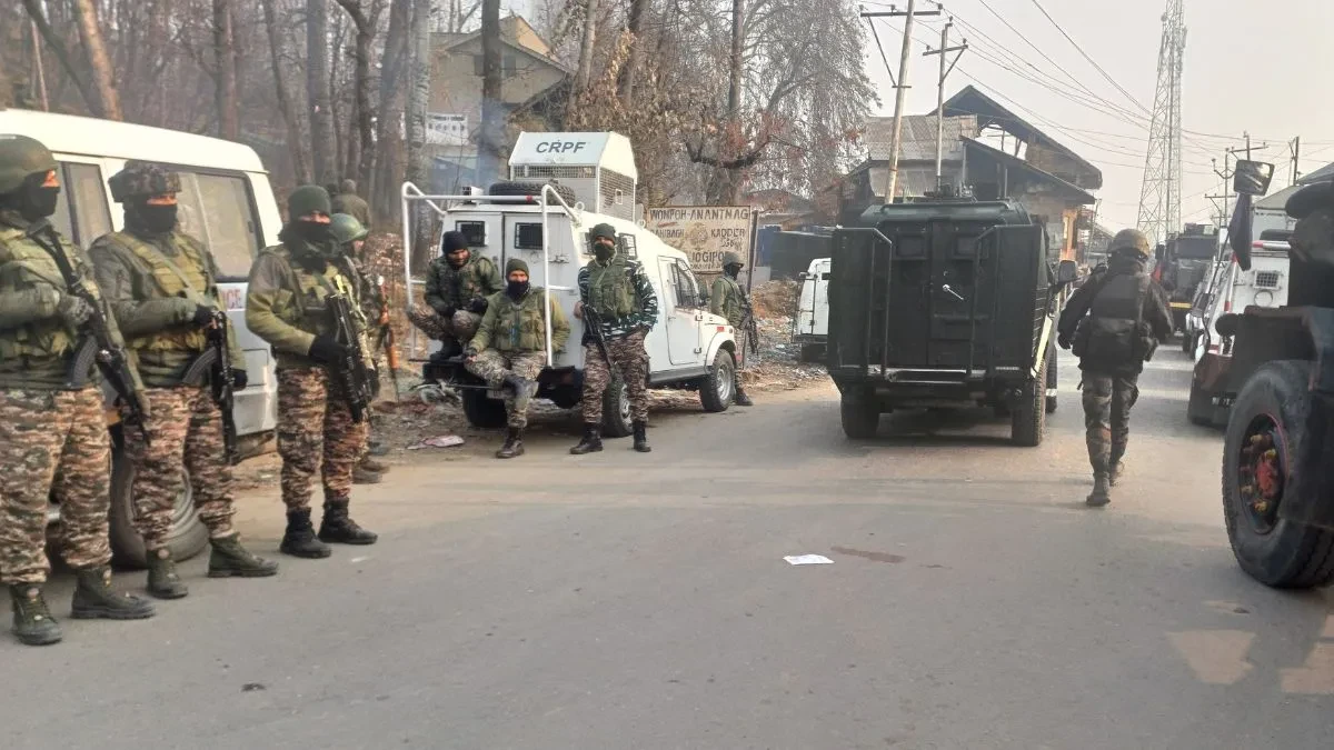 जम्मू-कश्मीर में हाई अलर्ट: आतंकियों की सूचना देने पर 5 लाख का इनाम