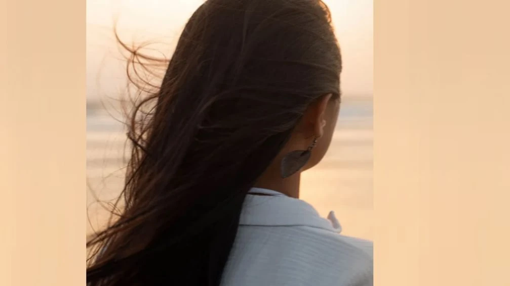 शामली: पति पर दूसरी शादी का आरोप, महिला कांस्टेबल ने घर के बाहर किया हंगामा