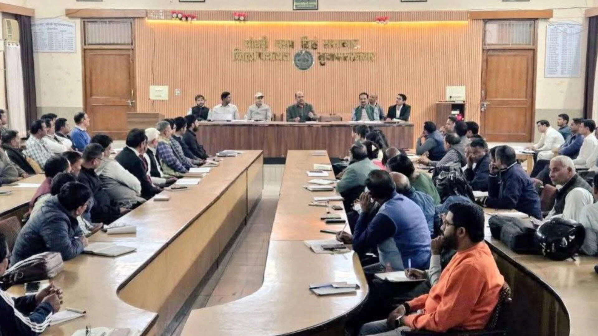 हर मतदाता तक पहुंचें गणना प्रपत्र, बीएलओ करें अनिवार्य संग्रह: डीएम