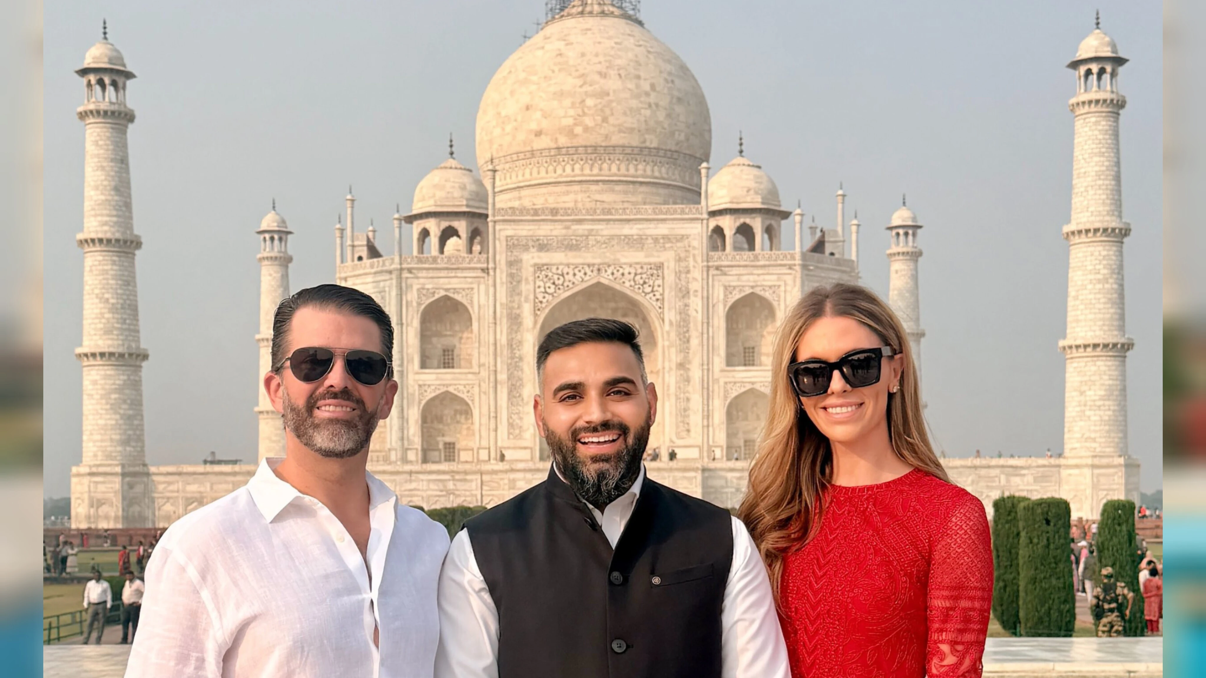 डोनाल्ड ट्रंप के बेटे ने पत्नी संग किया ताजमहल का दीदार