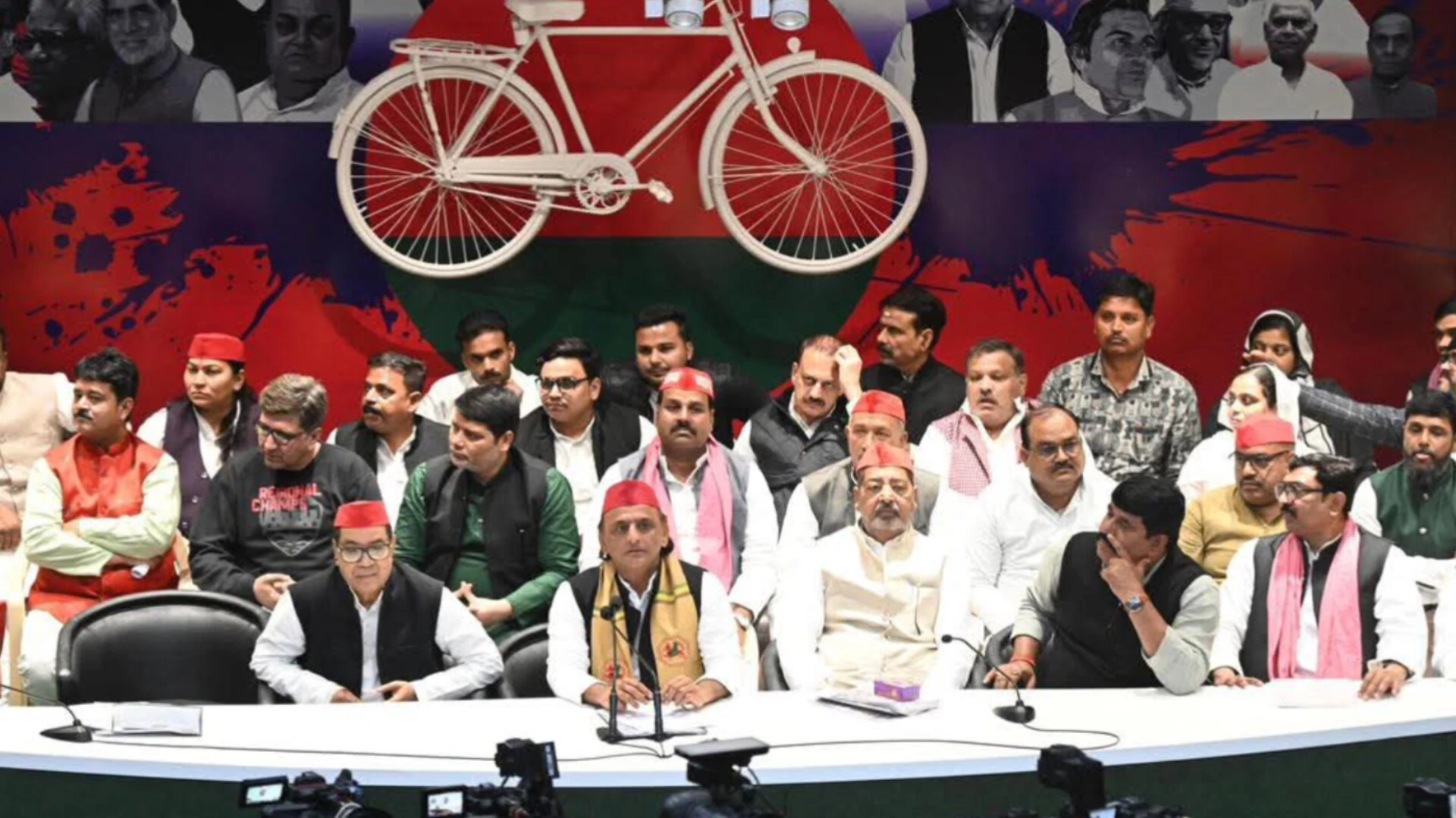 दालमंडी विवाद पर अखिलेश का भाजपा पर तंज, कहा- सब हो रहा रिकॉर्ड