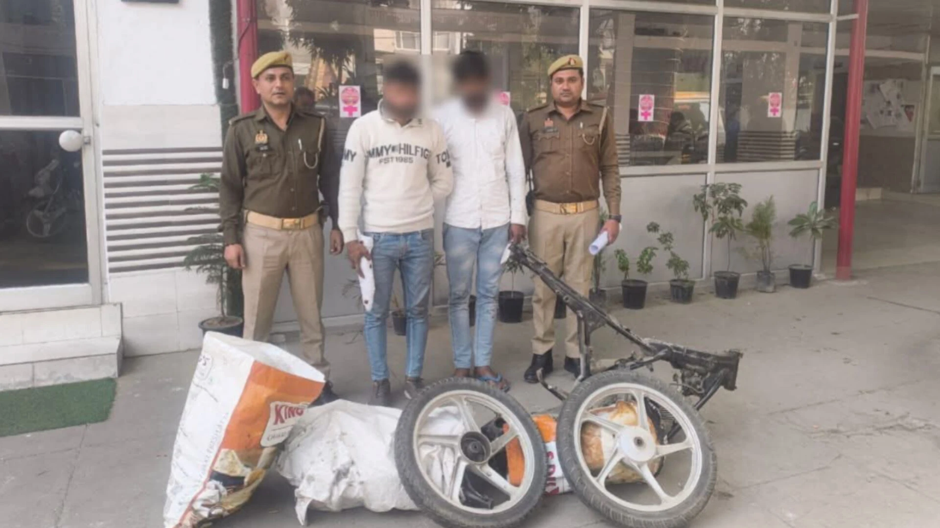 मुजफ्फरनगर में चोरी की बाइक के पार्टस समेत दो आरोपी गिरफ्तार