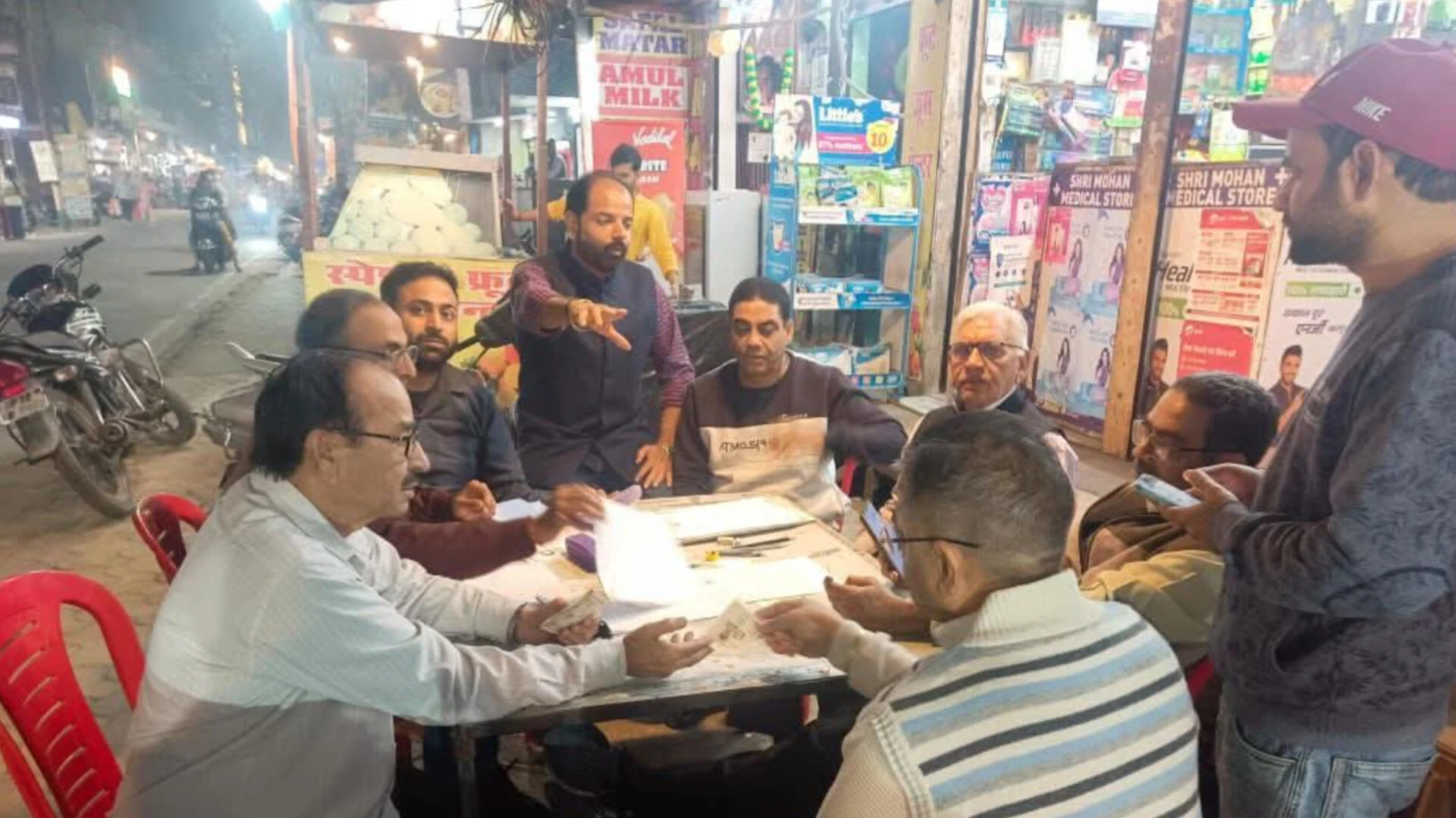 गांधी कॉलोनी में एसआईआर फॉर्म भरने के लिए लगा विशेष कैंप