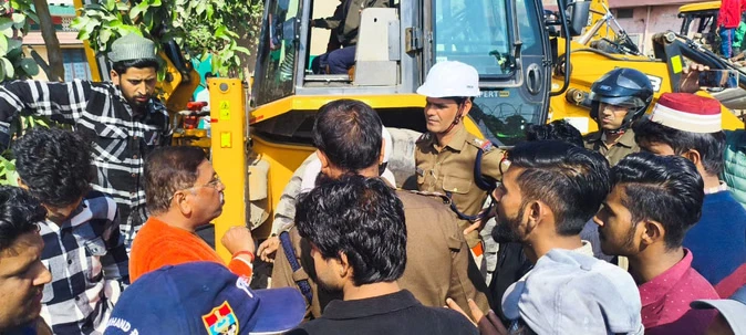 उत्तराखंड: तीसरी बार शक्ति नहर किनारे से अतिक्रमण हटाया