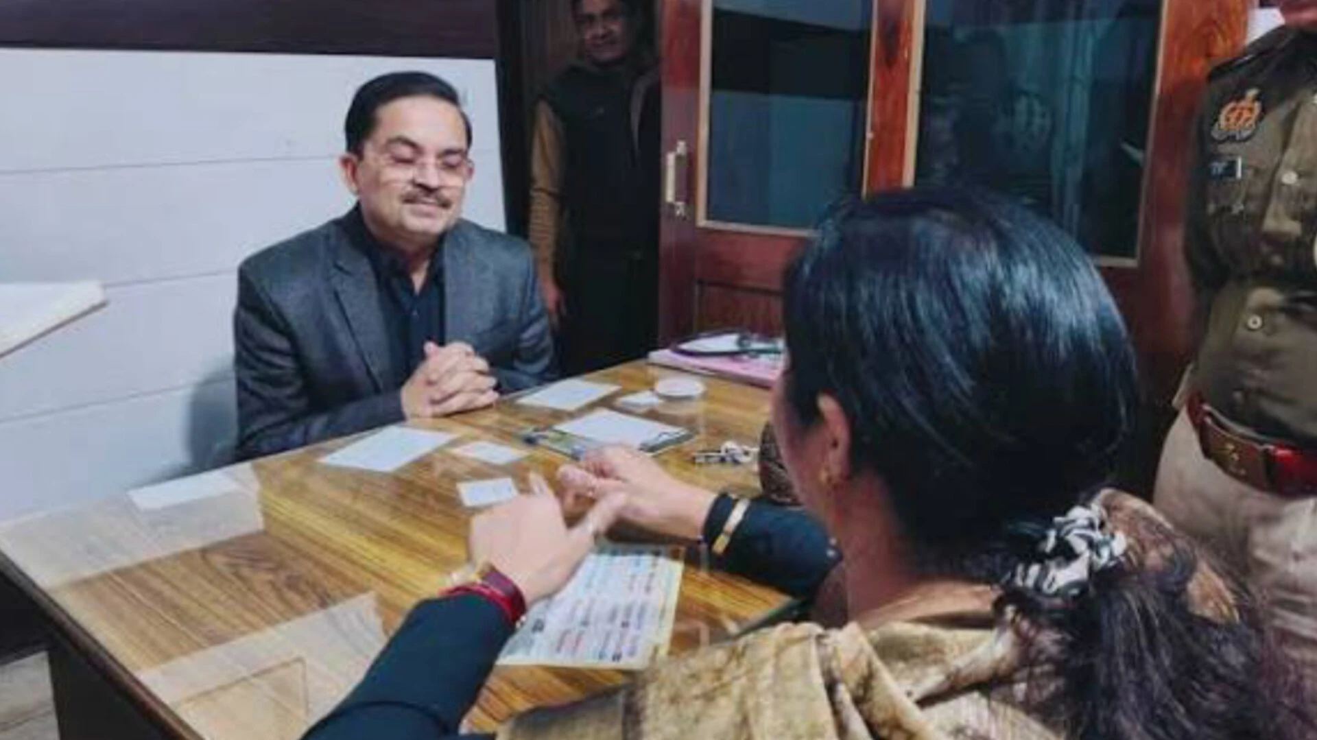 मुजफ्फरनगर सीएमओ पर प्राइवेट प्रैक्टिस का आरोप, महिला आयोग सदस्य की छापेमारी