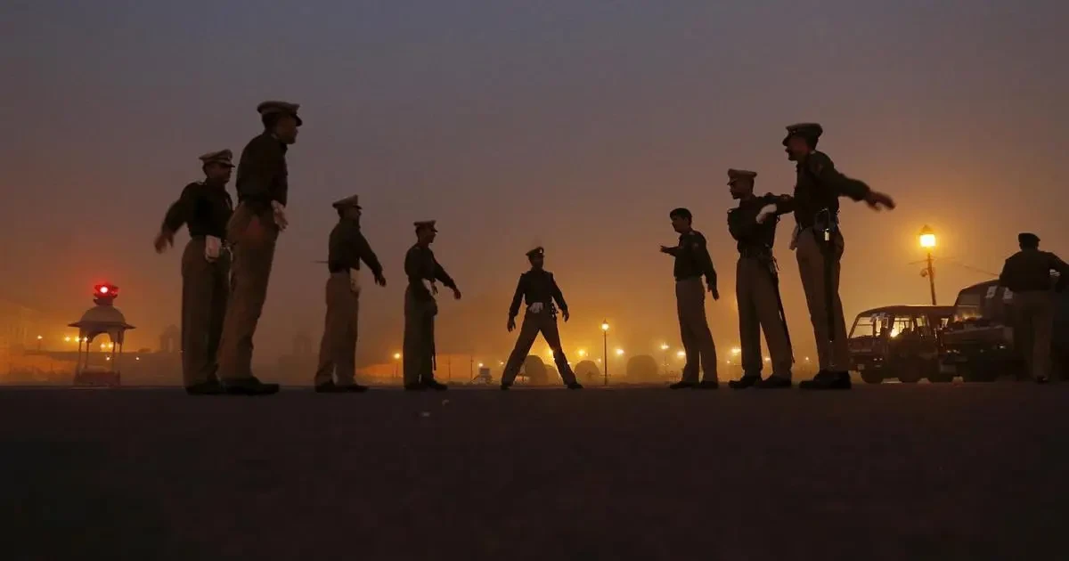 लखनऊ: जमीन विवाद में किसान ने परिवार सहित आत्मदाह की कोशिश की, मचा हड़कंप