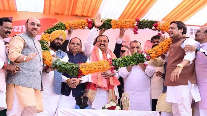 'अपराधियों को जेल में क्या सुविधा', डिप्टी सीएम मौर्य का आजम खां और सपा पर हमला