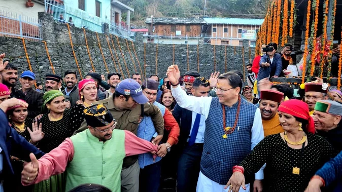 लाखामंडल में सीएम धामी ने शिव मंदिर में की पूजा, विकास योजनाओं का लिया जायजा