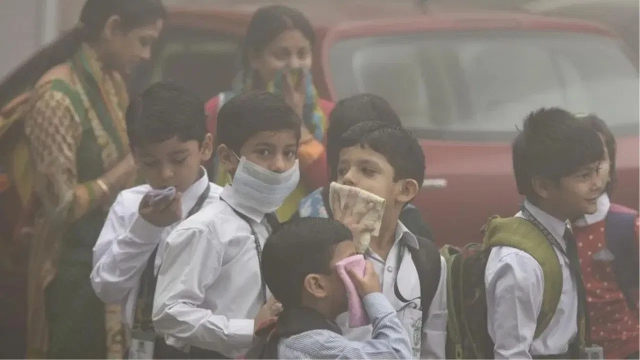 AQI 300 पार होते ही स्कूल बंद हों: राजेश्वर सिंह की ऑनलाइन कक्षाओं की नीति बनाने की मांग