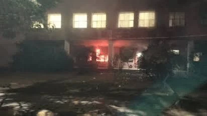 लखनऊ: बैंक ऑफ बड़ौदा में लगी भीषण आग, 12 लाख रुपये का नुकसान