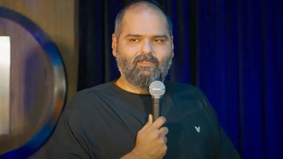 कॉमेडियन कुणाल कामरा की टी-शर्ट पर विवाद, भाजपा और शिवसेना ने जताई कड़ी आपत्ति