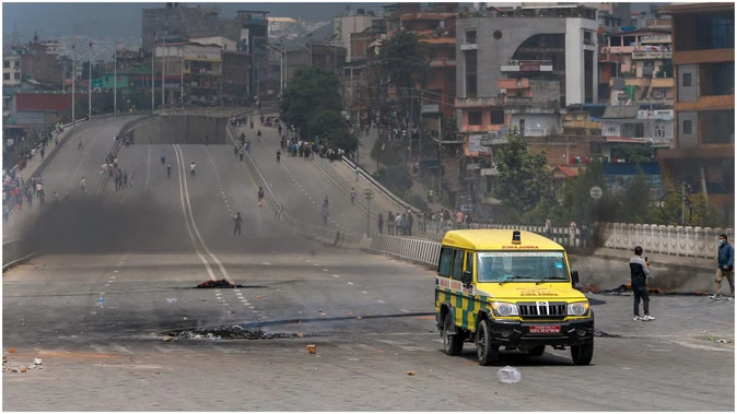 नेपाल के धनगढ़ी में जेन-जी और यूएमएल कार्यकर्ताओं के बीच झड़प, एक घायल
