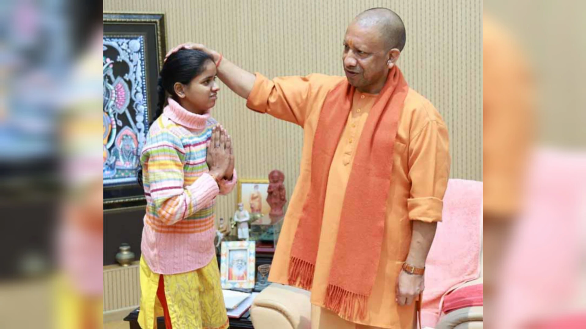 कानपुर की दिव्यांग खुशी से मिली सीएम योगी, उसके बनाए चित्र देख भावुक हुए