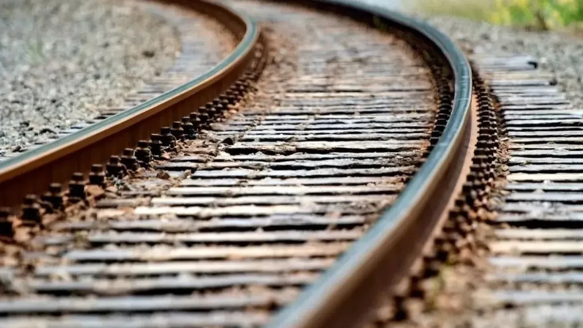 चीन में दर्दनाक रेल हादसा: परीक्षण ट्रेन की चपेट में आने से 11 की मौत, दो घायल