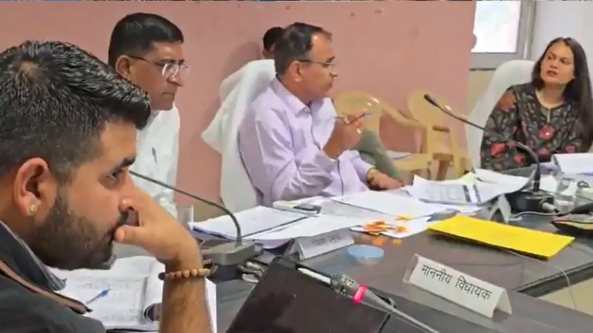 चार साल बाद समोसा खाने के लिए मीटिंग? IAS टीना डाबी पर भड़के सांसद-विधायक