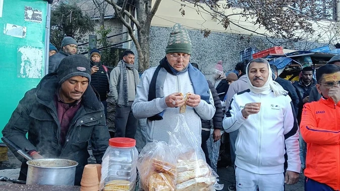 जनता संग चाय और संवाद: सीएम धामी ने नैनीताल में मॉर्निंग वॉक के दौरान किया मंदिर का निरीक्षण