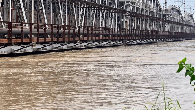 थाईलैंड में भीषण बाढ़: 12 प्रांत प्रभावित, मृतकों की संख्या 80 से अधिक