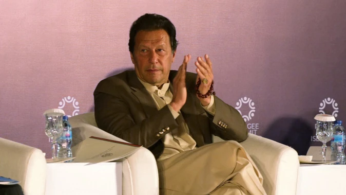 इमरान खान से मिलने की अनुमति न मिलने पर केपी सीएम का जेल के बाहर धरना