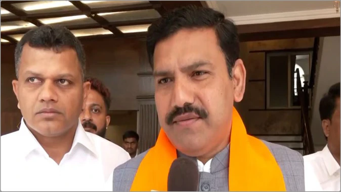 कर्नाटक: सीएम कुर्सी पर खींचतान, भाजपा ने कांग्रेस में फूट की जताई संभावना