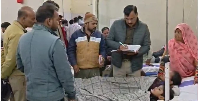 फिरोजाबाद: बेकाबू पिकअप ने मचाई तबाही, 9 वर्षीय बच्चे की मौत, 20 घायल