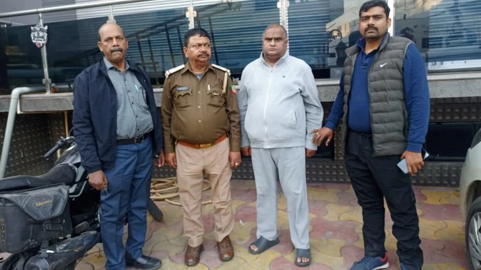 लखीमपुर खीरी में 40 हजार रुपये रिश्वत लेते रेंजर और वन दरोगा गिरफ्तार