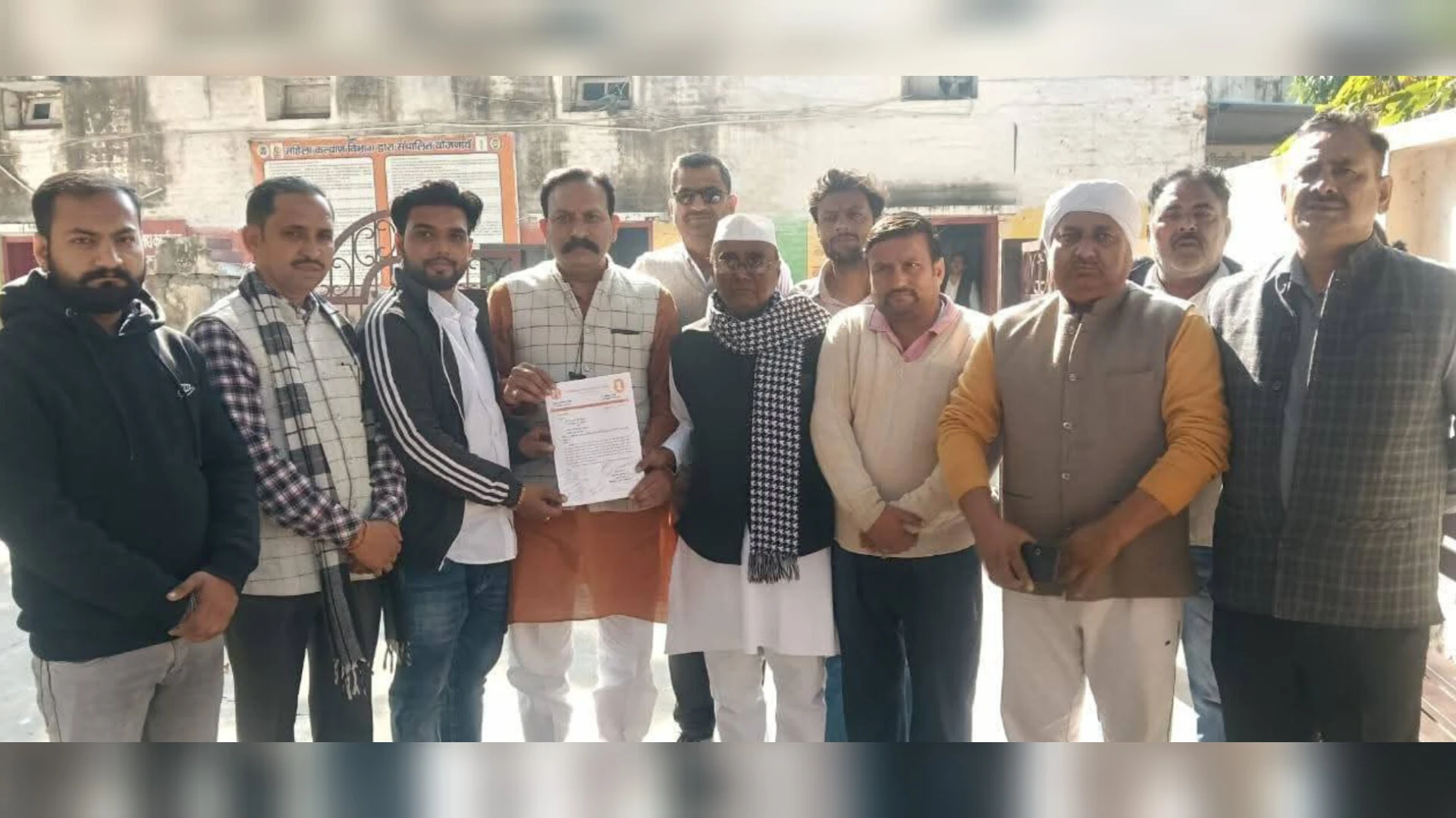 ब्राह्मण समाज ने डीएम को सौंपा ज्ञापन