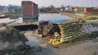 खतौली: सिंचाई विभाग की लापरवाही, रजबहे का कट खुला छोड़ने पर विरोध