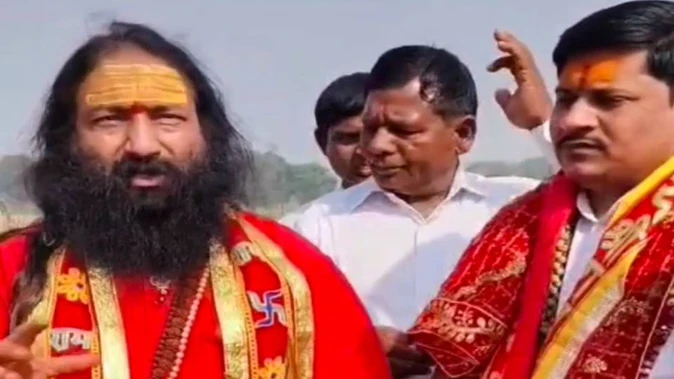 अयोध्या में महाकाल वाहिनी संरक्षक का विवादित बयान, जनसंख्या बढ़ाने की दी सलाह