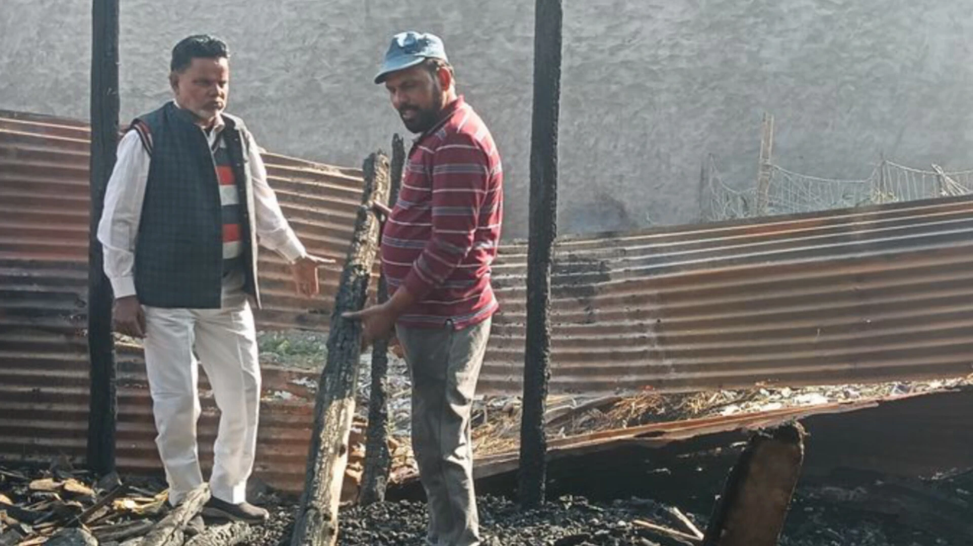 भोकरहेड़ी में लकड़ी की वर्कशॉप में लगी आग, लाखों का नुकसान