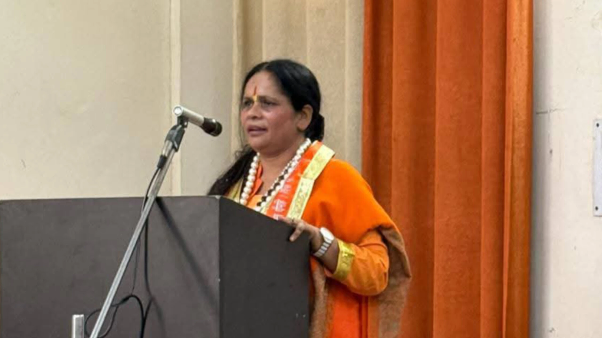 स्कूल और कॉलेज में बेटियों को गीता का पाठ पढ़ाया जाए: साध्वी प्राची