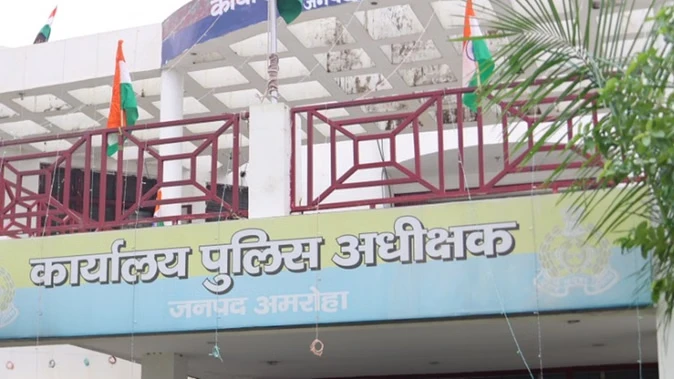 भरण-पोषण वारंट तामील कराने गई पुलिस पर हमला, तीन गिरफ्तार