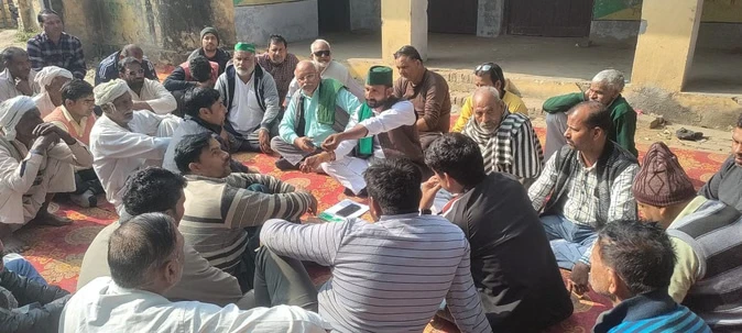 हस्तिनापुर: बीज वितरण में धांधली के आरोप, किसानों ने किया हंगामा