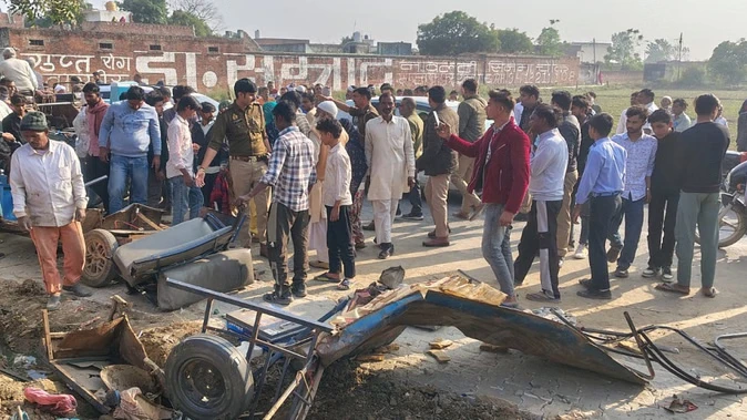 शाहपुर में डंपर ने ई-रिक्शा को मारी टक्कर, 2 की मौत, 6 घायल