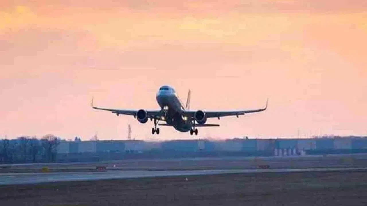 फ्लाइट कैंसिलेशन से इंडिगो के शेयरों में 3 फीसदी की गिरावट