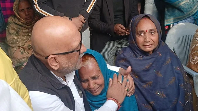 अजय राय ने मुरादाबाद में मृतक बीएलओ के परिवार से की मुलाकात