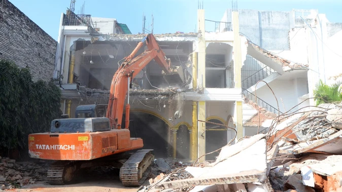 बरेली: सुप्रीम कोर्ट के आदेश से सपा नेताओं के मैरिज हॉल पर बुलडोजर कार्रवाई रुकी