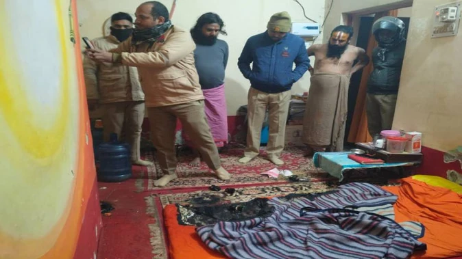 हनुमानगढ़ी संत पर जानलेवा हमला, आश्रम की खिड़की तोड़कर फेंका आग का गोला