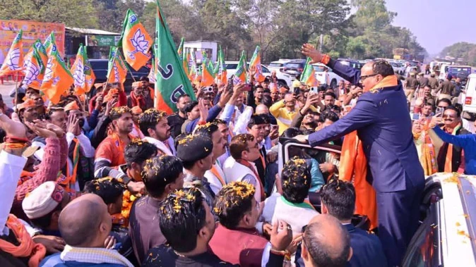 सीतापुर में पहुंचे उपमुख्यमंत्री ब्रजेश पाठक, कार्यकर्ताओं ने किया जोरदार स्वागत